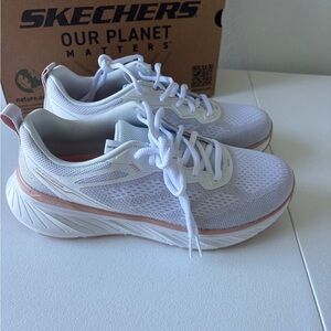 Sketchers Edgeride-Power Flow Size 8 White  Air Cool Memory Foam Relaxed Fit